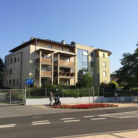 Apartament Pod Sosnami Устка Екстериор снимка